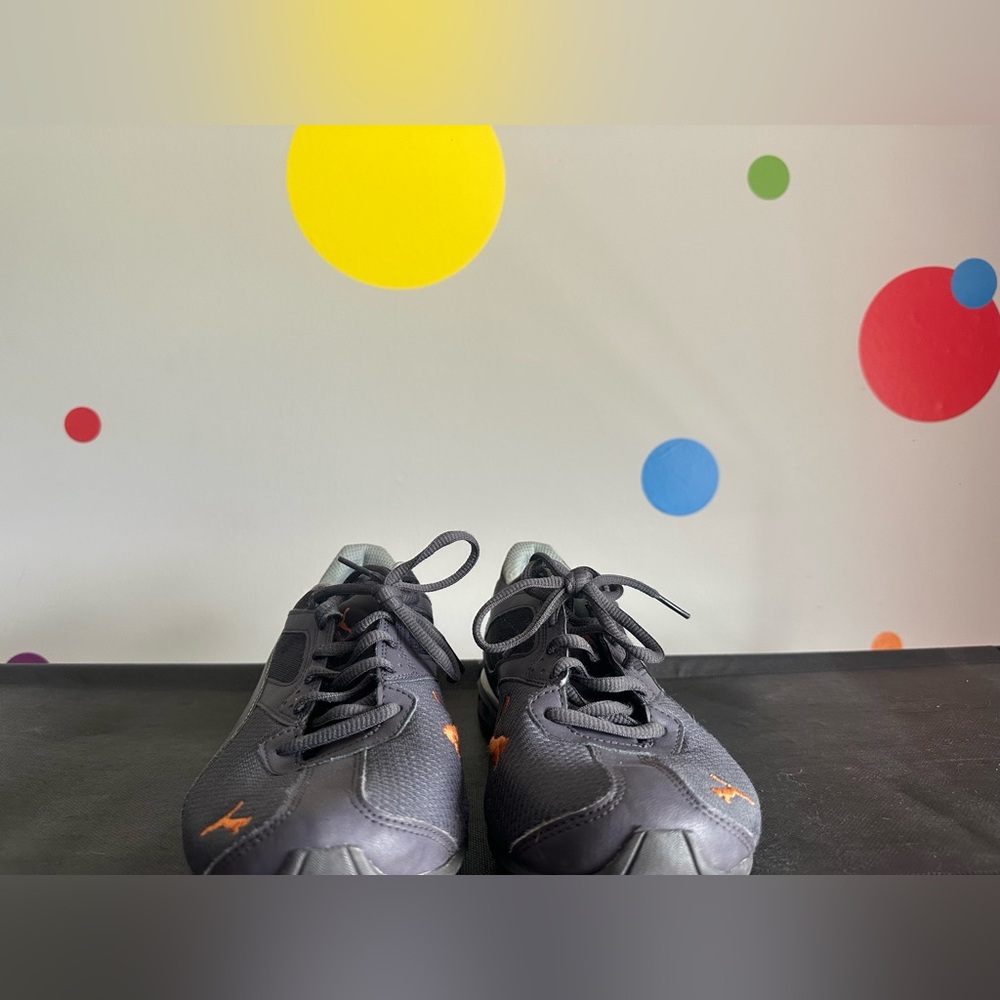 Puma Gray and Orange Athletic Shoes Low-Top Design
